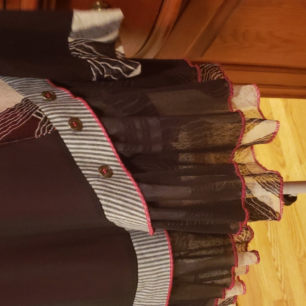 Abstract Top with Ruffle - Picture 3 of 6